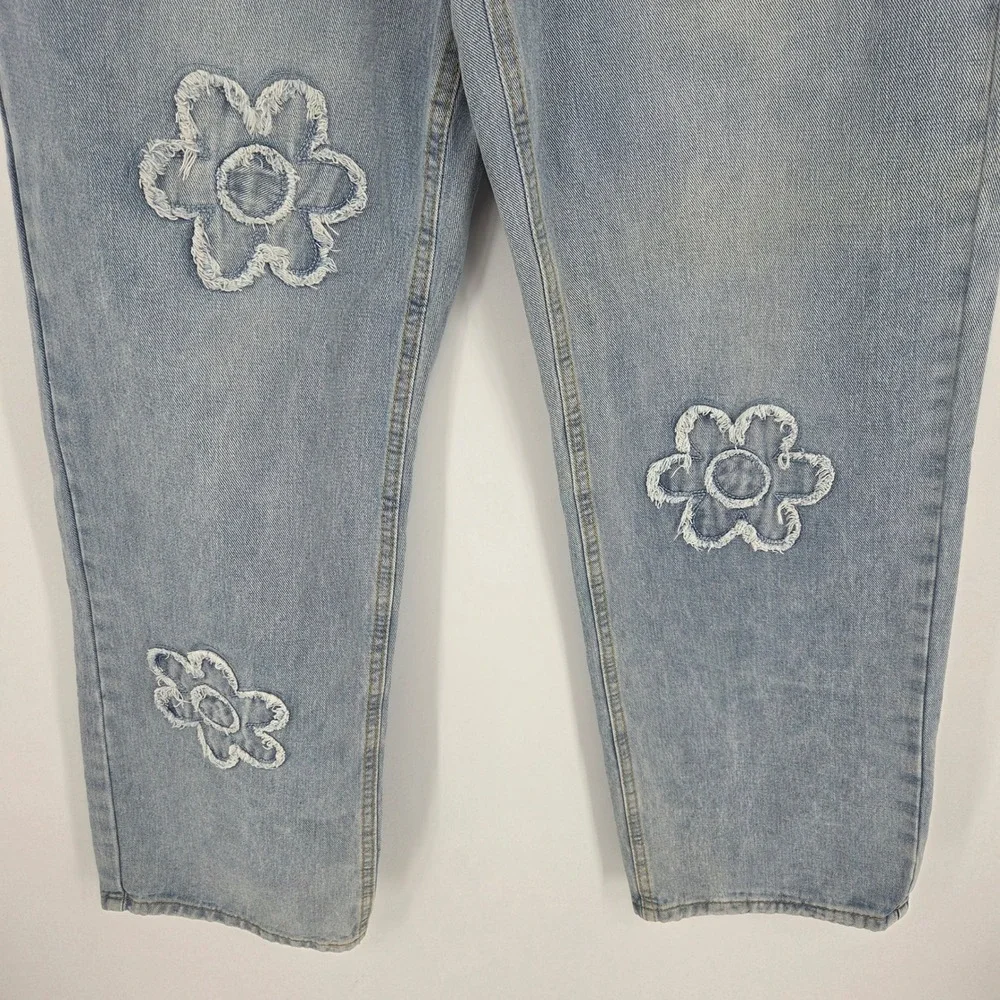 Cali 1850 Womens Flower Patch Straight Leg Jeans Light Wash Blue Size 11/30 NEW - Picture 3 of 6